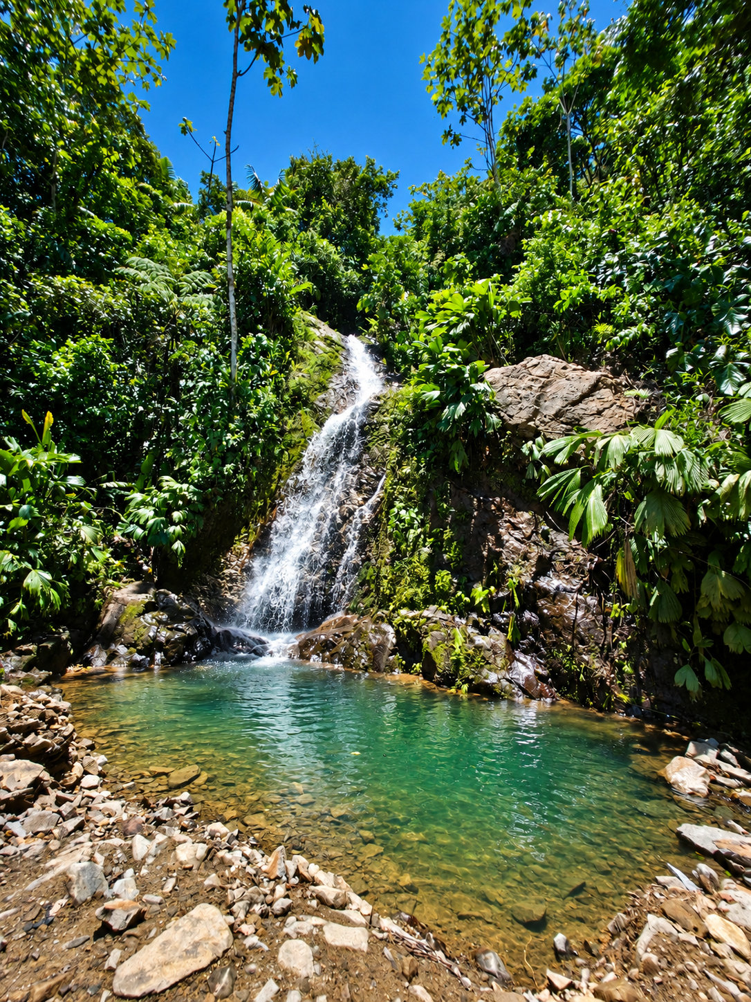 Cascada Sharup en el Barrio Norte de General Plaza