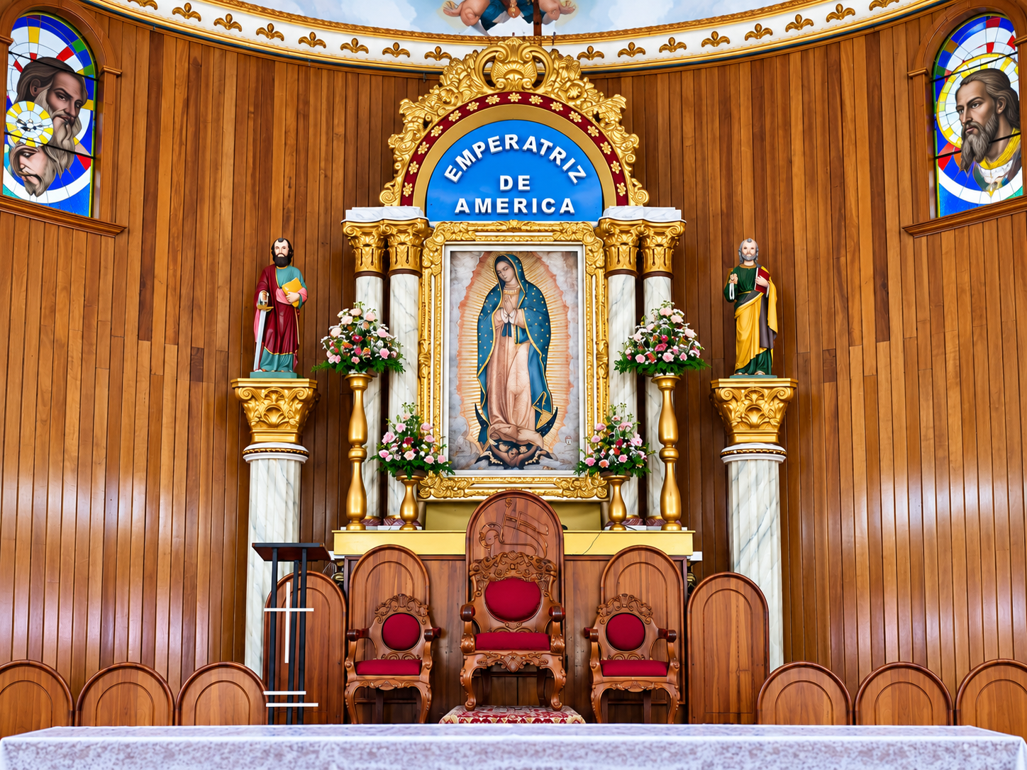 Interior del Santuario Nuestra Señora de Guadalupe - altar principal