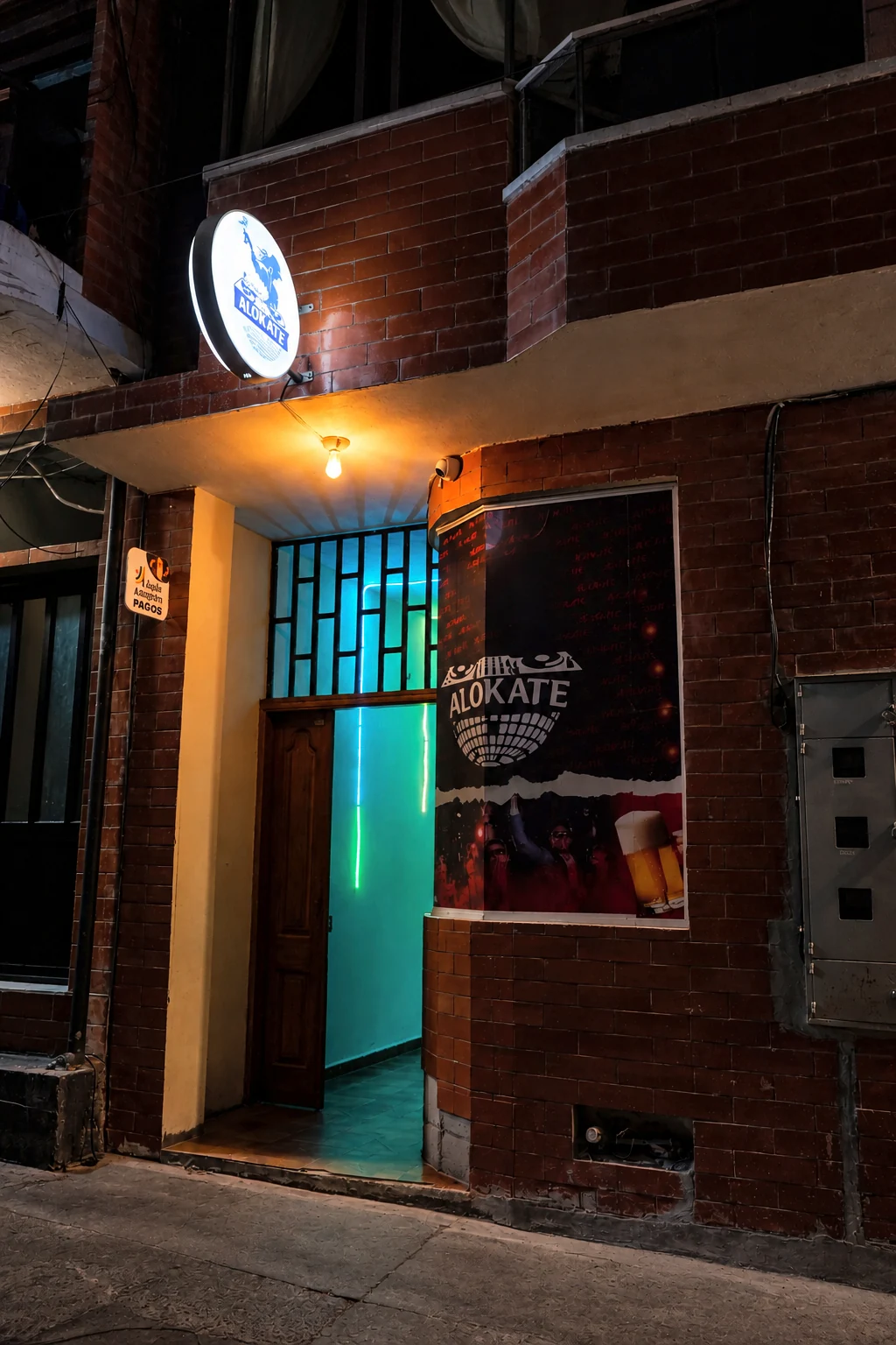 Fachada y acceso a Discoteka Alokate
