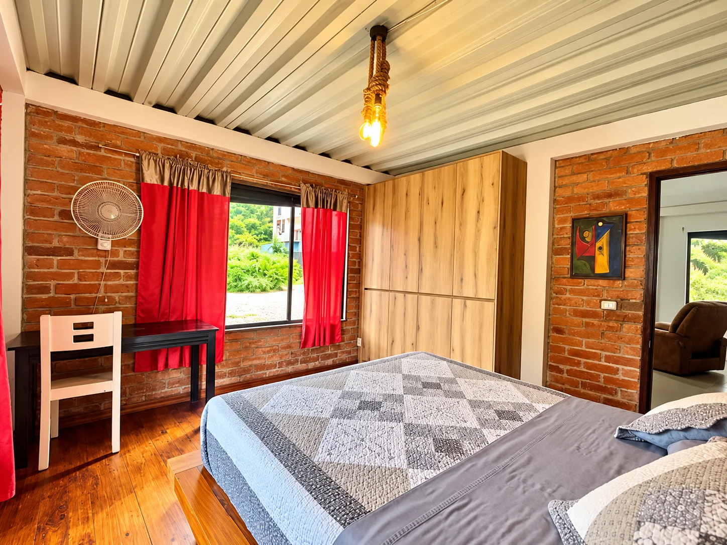 Casa Leticia: cocina y comedor con vigas de madera