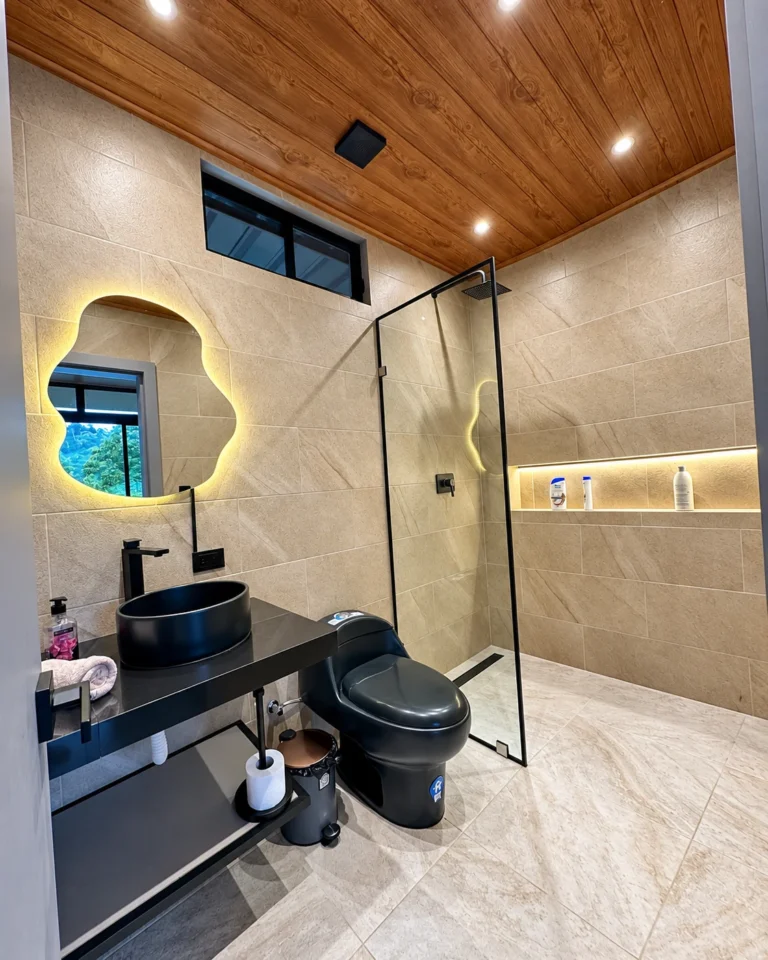 Baño privado de Jungle House Veranda con ducha y acabados modernos